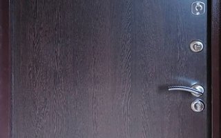 дверь стальная для загородного дома с двумя замками